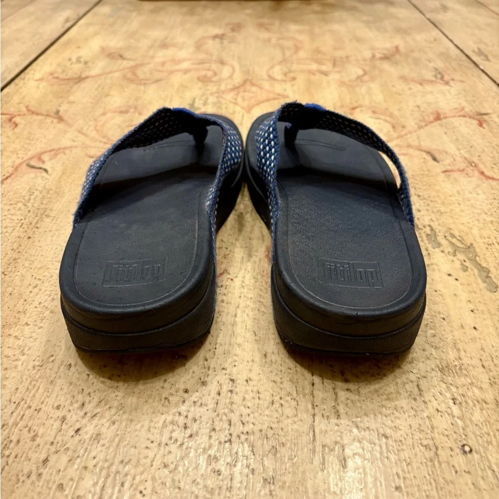 FitFlop Women's Surfa Flip-Flop in Midnight Navy/Tiptoe Grey - Picture 6 of 7